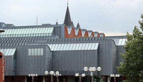 Blick von der Hohenzollernbrücke auf das Museum Ludwig