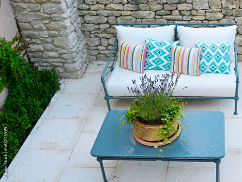kącik wypoczynkowy na tarasie, meble ogrodowe na tarasie, patio w ogrodzie, sitting area in garden, 
