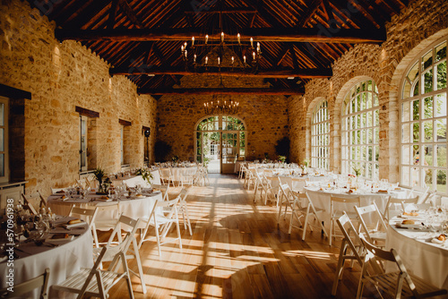 Salle de réception décorée pour l'occasion