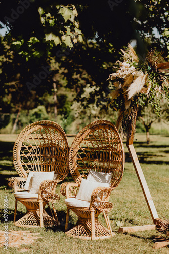 Les fauteuils emmanuelle en place pour la cérémonie de mariage 