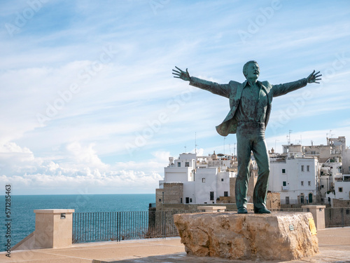 domenico modugno statue in polignano a mare