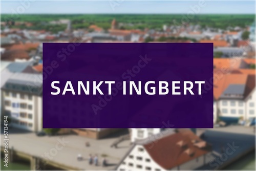 Sankt Ingbert: Der Name der deutschen Stadt Sankt Ingbert im Bundesland Saarland vor einem Hintergrundbild