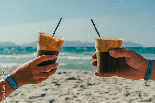 Mrożona kawa na plaży
