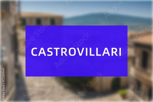 Castrovillari: Der Name der italienischen Stadt Castrovillari in der Region Calabria vor einem Hintergrundbild