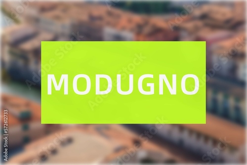 Modugno: Der Name der italienischen Stadt Modugno in der Region Puglia vor einem Hintergrundbild