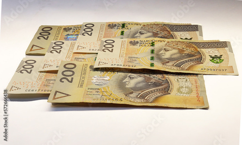 banknoty, pieniądze 200 zł finanse