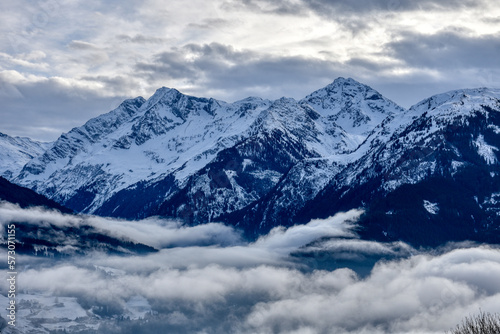 Pinzgau, Salzburg, Winter, Venedigergruppe, Glocknergruppe, Nebel, Nebelbank, Schnee, Eis, winterlich, Oberpinzgau, Salzachtal, Hochnebel, Nebeldecke, Nebelmeer, Licht, Schatten, Sonne, Weide, Viehwei