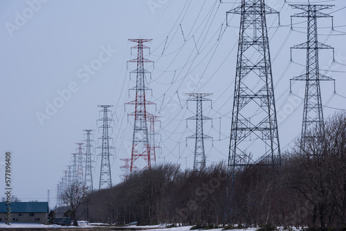 送電線と鉄塔のイメージ 北海道