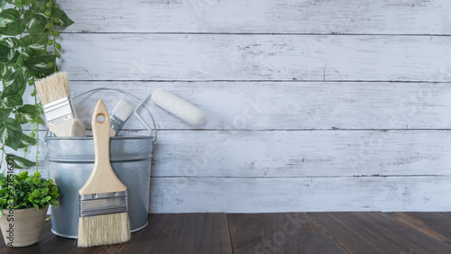 白い木の壁と塗装道具｜DIY・リフォーム・塗装業者 イメージ
