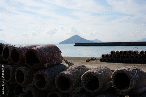 豊島の海辺の蛸壺タワー