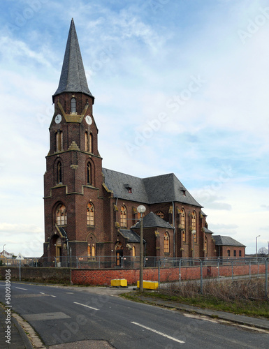 Verlassene, entweihte Kirche in Manheim / Braunkohlerevier, NRW