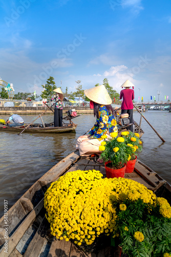 Tourists explore the cross-five-branches of river floating market during the Lunar New Year in The cross-five-branches of river floating market in Soc Trang province, Viet Nam