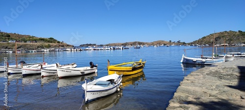 Barques de Dali dans la baie de Cadaqués