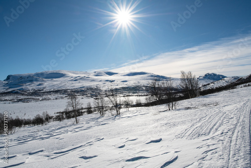 Winterliche Berglandschaft im Gegenlicht - Jotunheimen, Norwegen