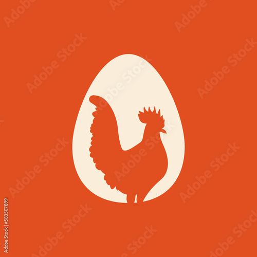 Kogut wycięty w jajku. Jajko na soczystym pomarańczowym tle na Wielkanoc. Symbole świąt. Prosta ilustracja w minimalistycznym stylu na kartki świąteczne, zaproszenia, banery, plakat.