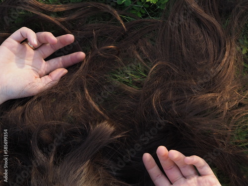 Włosy w trawie Hair in the Grass