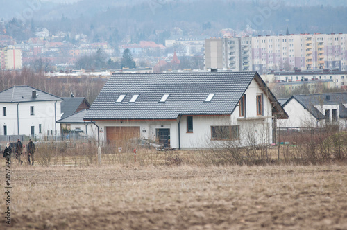 Projekt domu, budowa, miasto, wieś, budowanie, płaski dach, w górach, kotlina, bloki