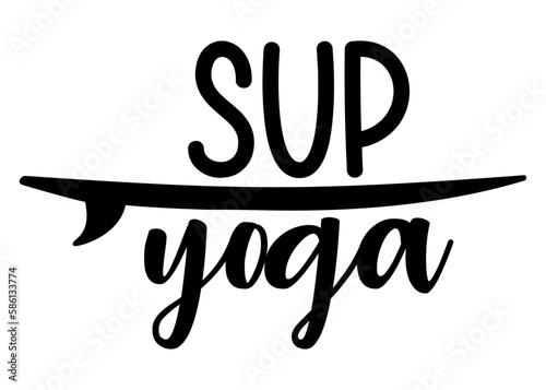 Logo aislado con letras de la palabra sup yoga en texto manuscrito con silueta de tabla de paddle surf. Entrenamiento de yoga en el mar