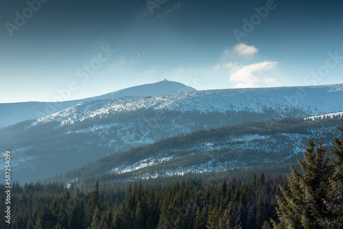 Widok na Śnieżkę, Karkonosze góry zimą / View of Śnieżka, Karkonosze Mountains in winter