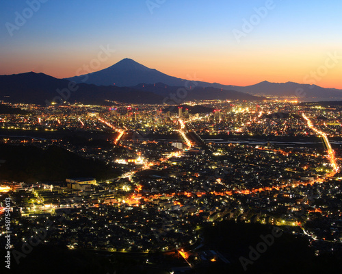 朝鮮岩から見た静岡市の街並みと富士山