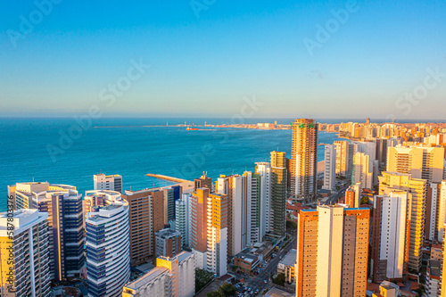 Fotografia Aerea em Fortaleza no Ceara durante por do sol Skyline 