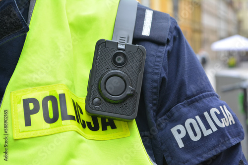 Kamera osobista policyjna na mundurze policjanta