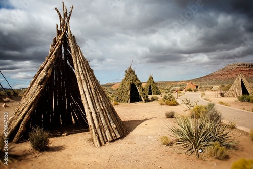 Szałasy w rezerwacie Indian. Grand Canyon. Tipi i inne domy Amerykańskich Indian.