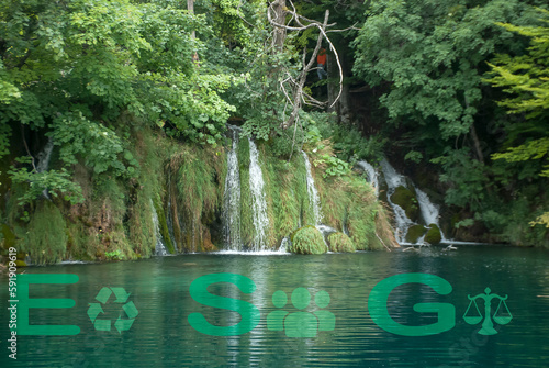 Koncepcja ESG, wspólnego dbania o środowisko. Rezerwat, wodospady czystej wody i nieskażonego środowiska naturalnego. 