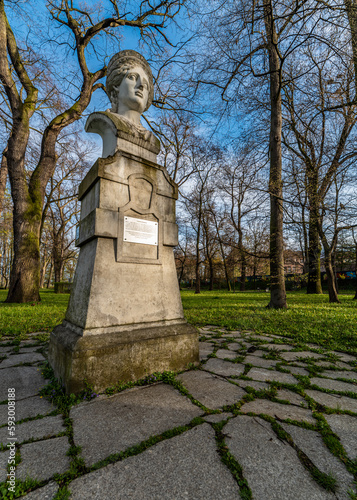 pomnik Junony w Parku Nadodrzańskim w Opolu