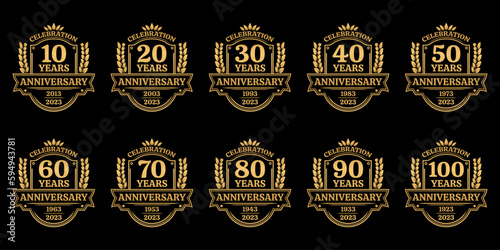 10, 20, 30, 40, 50, 60, 70, 80, 90, 100 years anniversary icon or logo. Vintage birthday banner design with laurel wreath. Anniversary celebration badge or label collection. Vector illustration.