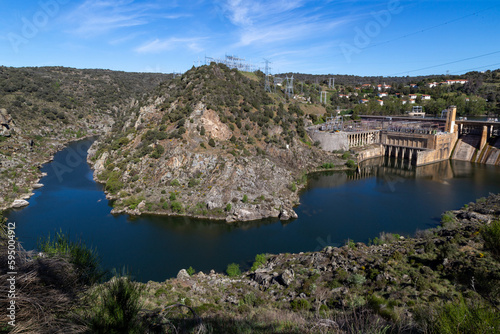 El río Duero desde el mirador de la cascada de Villalcampo. Villalcampo, Castilla y León, España.