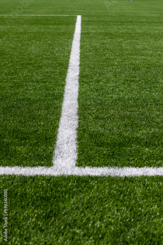 linie na sztucznej murawie boiska do piłki nożnej