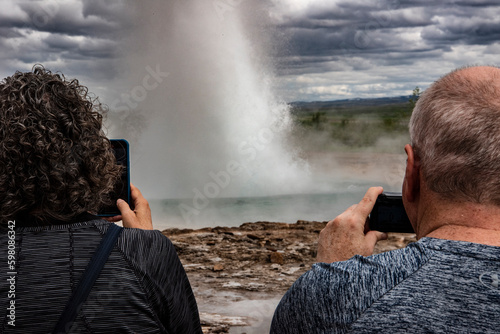 erupcja gejzer Geysir na Islandii