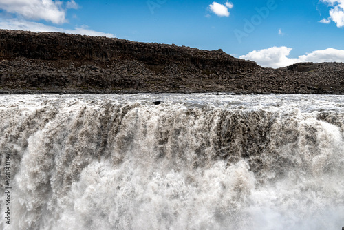 Wodospad Skógafoss rwący wielki wodospad