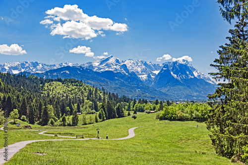 Blick auf die Landschaft im Estergebirge in den bayerischen Alpen, Deutschland