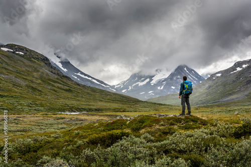 Wanderer im Visdalen nahe Spiterstulen, Jotunheimen Nationalpark, Norwegen