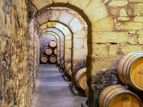 Interior de una antigua bodega de La Rioja