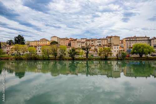 La ville de Romans-sur-Isère au bort de l'Isère