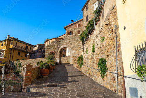 Porta Pisana gate in the medieval walls of Scarlino built in the 11th century, province of Grosseto, Tuscany region, Italy