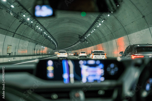 【#高速道路】車内から見たトンネルを走る車