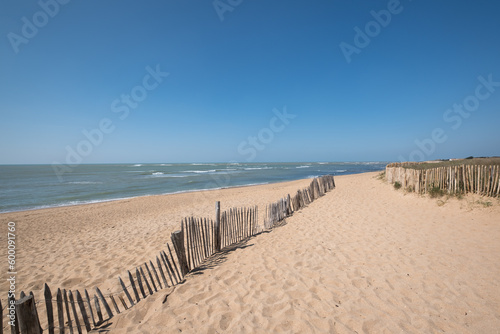 Ile d’Oléron (Charente-Maritime, France), accès à la plage de la Cotinière