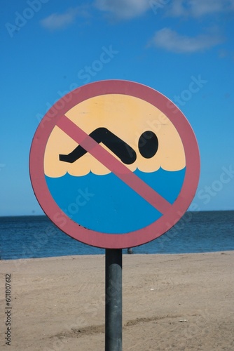 Zakaz pływania na plazy