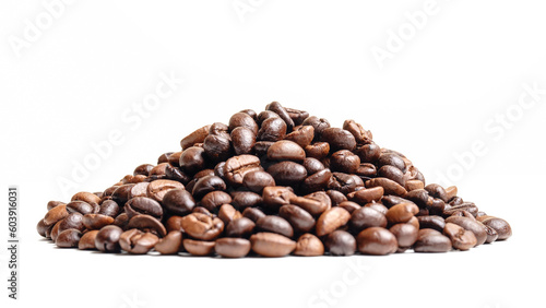 Palone ziarna kawy na białym tle