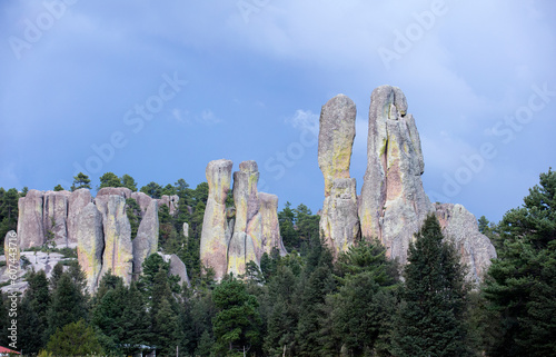 Valle de los Monjes se ubica al sureste de Creel, en la sierra Tarahumara