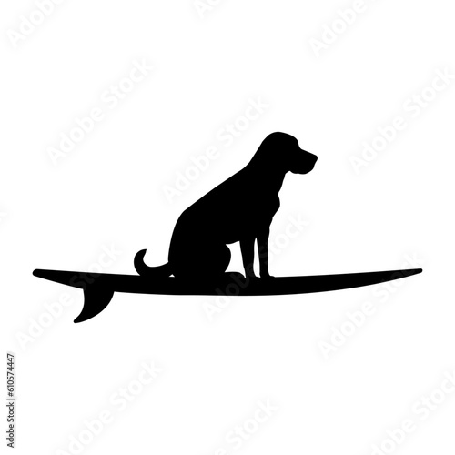 Logo club de surf. Silueta de perro sentado en tabla de surf
