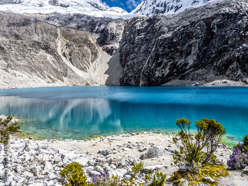 Laguna 69 en el Parque Nacional Huascarán, en la Cordillera Blanca, Huaraz, Ancash, Peru