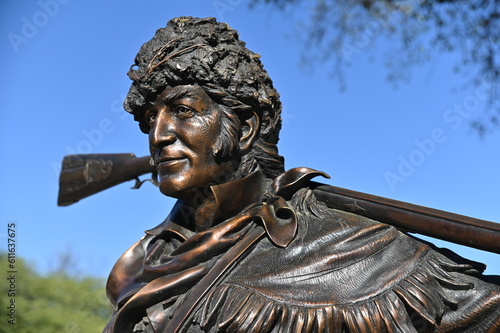 davy crockett statue profile