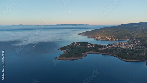 Mgła na morzu, poranek, port, miasteczko, Chorwacja, Wyspa Brac