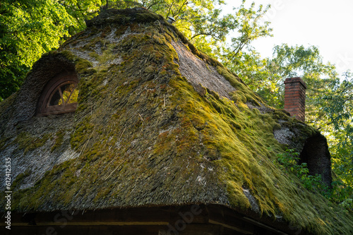 Stara chata w Siedlisku Lubicz Kazimierz Dolny. Najstarsza drewniana chałupa na terenie Kazimierza Dolnego