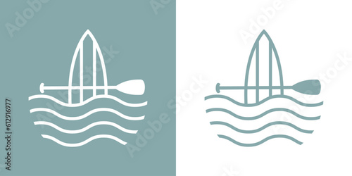 Logo club de paddle surf. Silueta lineal de tabla de paddle surf con remo cruzado y olas de mar
